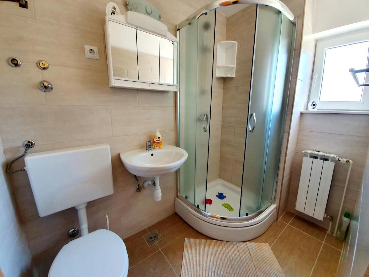 Apartmán Apartamani Katarina Vl.Ilija Jusup Starigrad Paklenica Exteriér fotografie
