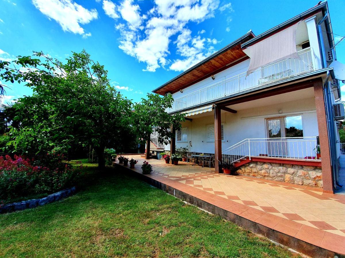 Apartmán Apartamani Katarina Vl.Ilija Jusup Starigrad Paklenica Exteriér fotografie