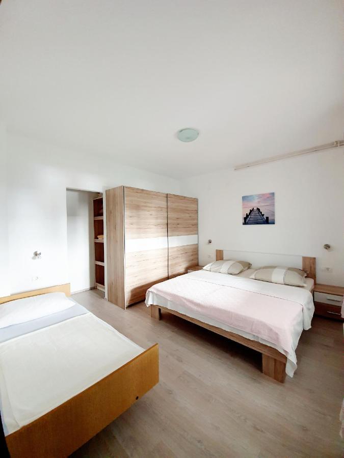 Apartmán Apartamani Katarina Vl.Ilija Jusup Starigrad Paklenica Exteriér fotografie