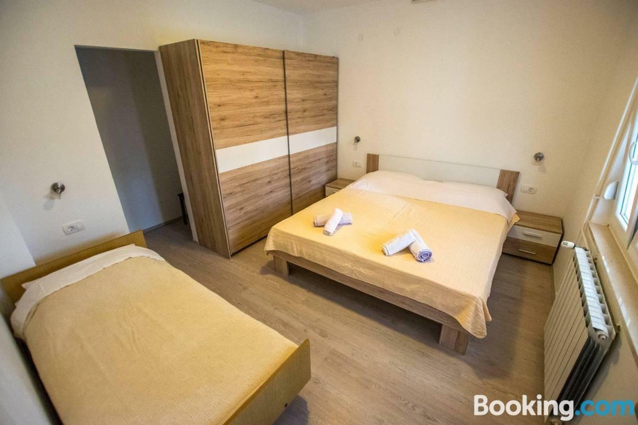 Apartmán Apartamani Katarina Vl.Ilija Jusup Starigrad Paklenica Exteriér fotografie