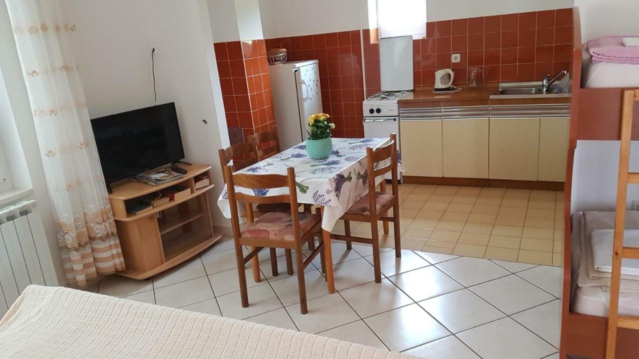 Apartmán Apartamani Katarina Vl.Ilija Jusup Starigrad Paklenica Exteriér fotografie